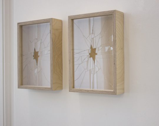 Wood and glass \r<br>21 x 31 x 7 cm \r\n\r\nPhoto: Capucine Vandebrouck