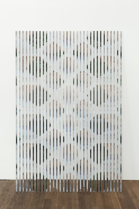 Aluminium, Polycarbonat. 177 cm x 118 cm x 27 cm<br>Unique piece in an unlimited series / size variable.
Photo: CHROMA, courtesy Galerie Gilla Loercher