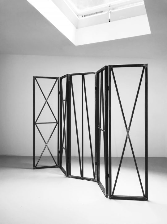 JOHN CORNU LA GUEULE OUVERTE, 2021  Steel 180 x 250 x 4,5 cm Exhibition views « Huis clos », curation : label hypothèse, DBKAproject, Brussels, 2021