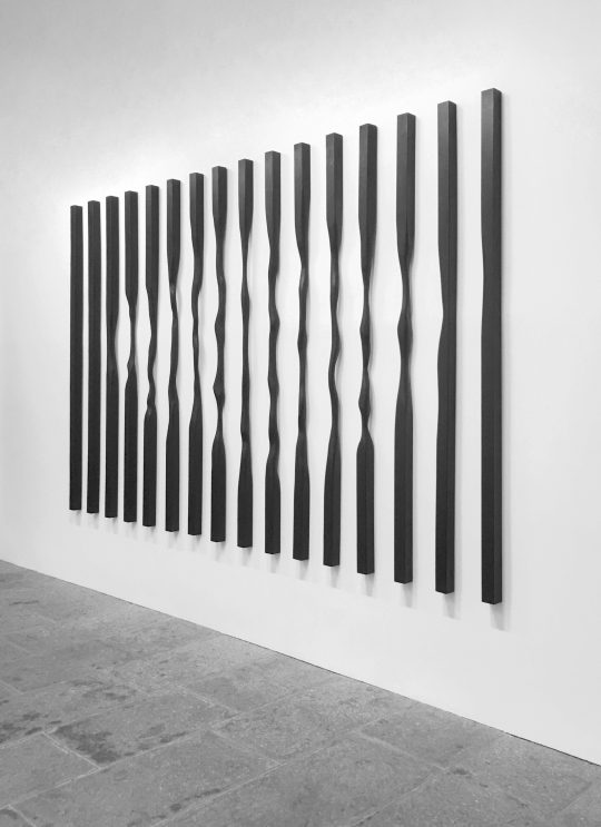 JOHN CORNU SANS TITRES (Verticales), since 2007 Wood, India ink or black paint and wax Dimensions variables Exhibition views « Sculpter (Faire à l’atelier) », curation : Anne Dary, Catherine Elkar and Sophie Kaplan, Musée des beaux-arts de Rennes, 2018  Private collection
