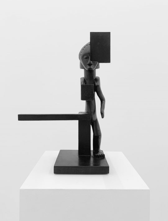 JOHN CORNU UNTITLED N°10 – SERIES « ATLANTES & CARIATIDES », 2021-2022 Damaged African statues, wood scraps, India ink and wax 51 x 34 x 40 cm