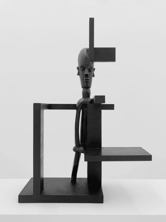 JOHN CORNU UNTITLED N°4 – SERIES « ATLANTES & CARIATIDES », 2021-2022 Damaged African statues, wood scraps, India ink and wax 90 x 60 x 32 cm