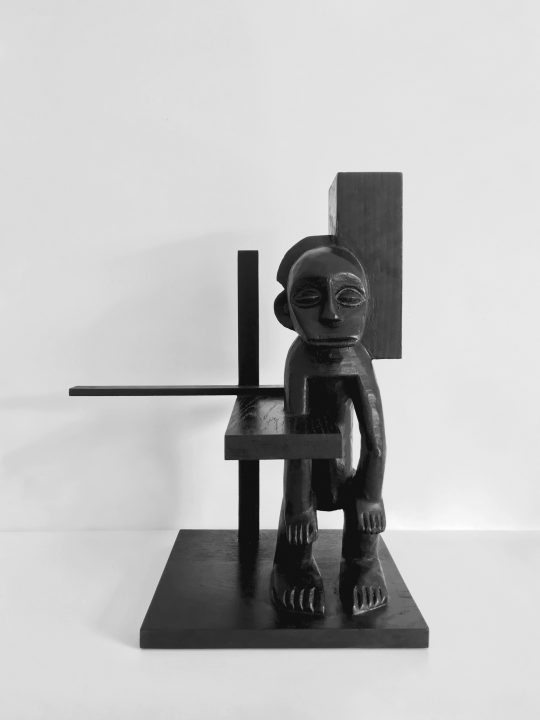 JOHN CORNU UNTITLED N°2 – SERIES « ATLANTES & CARIATIDES », 2021-2022 Damaged African statues, wood scraps, India ink and wax 62 x 39 x 32 cm