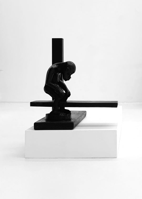 JOHN CORNU UNTITLED N°7 – SERIES « ATLANTES & CARIATIDES », 2021-2022 Damaged African statues, wood scraps, India ink and wax 35 x 37 x 32 cm