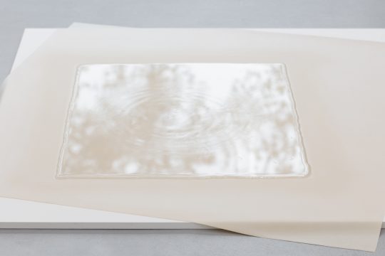 Hydrophobic solution, water, wood<br>108 x 118 cm
Photo: CHROMA, courtesy Galerie Gilla Loercher