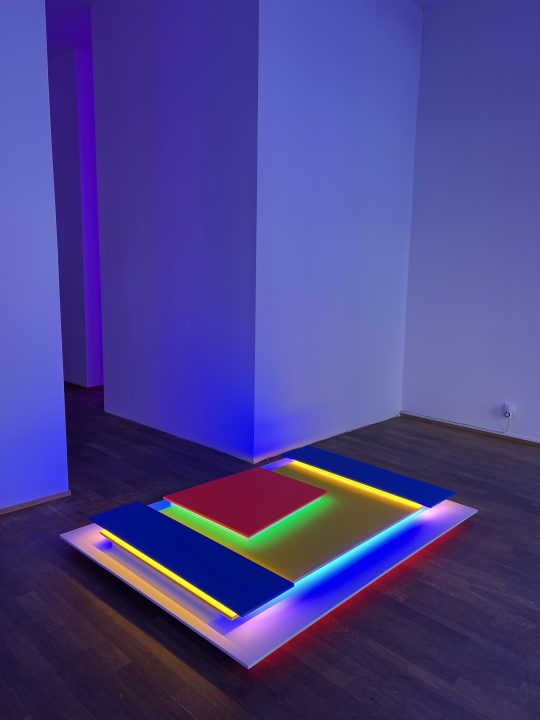 RGB II, 2023. <br>LED on poplar wood, power supply units, emulsion paint, electrical wiring
190 x 130 x 20 cm.
Photo: Gilla Loercher, courtesy Galerie Gilla Loercher
