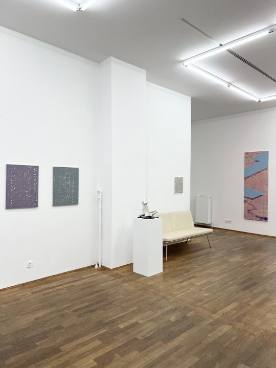 Installation view ACCROCHAGE 2025 at Galerie Gilla Loercher. GRAraos (left) Cornu, IL Ebel, IKlickovic