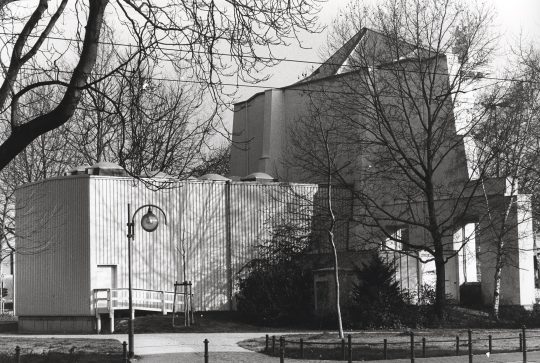 Ute Schendel, 15. Portikus Frankfurt a.M. 1996. Barytpapier Silbergelatine Masterprint. Vintage. 20 x 31,2 cm