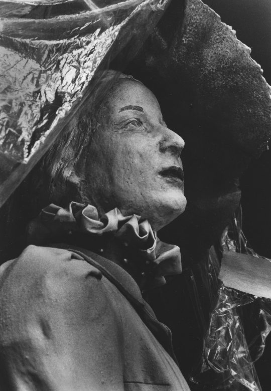 Ute Schendel, 26. Frauenporträt, Berlin 1998. Barytpapier Silbergelatine Masterprint. 23,5 x 16,5 cm