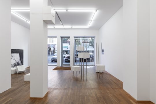 Quentin Lefranc Amaurote 2025, Installation. Wood, steel. 260 x 210 x 200 cm