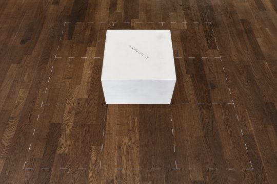 Quentin Lefranc Isola delle Rose2025, Installation. Unique Wood, chalk. 129 x 129 x 27,5 cm