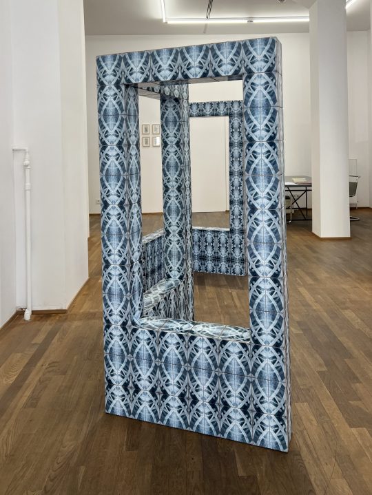 YoanaTuzharova Data monument 2021_sculpture photocollage_ceramic tiles_180 x 180 x 90 cm IMG IMG_2499_GL