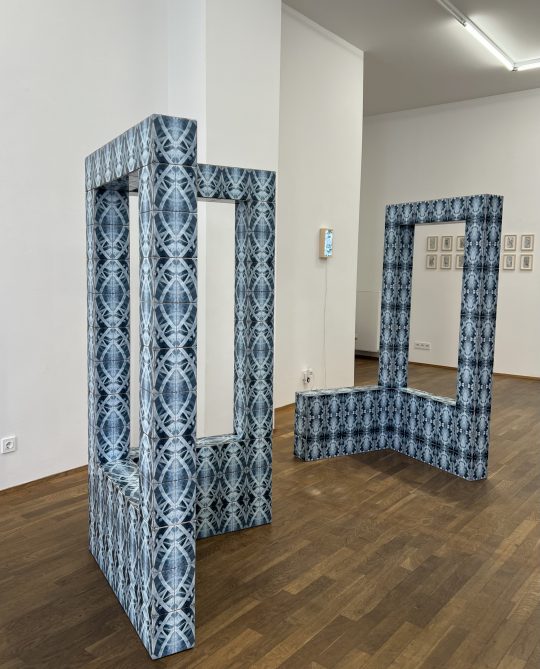YoanaTuzharova Data monument sculptural photocollage ceramic tiles 180 x 180 x 90 cm_IMG_2498_GL