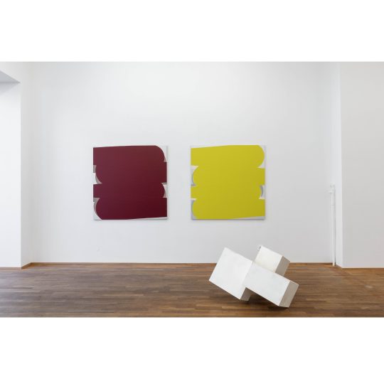 Installation view Rainer Splitt paintings Quentin Lefranc sculpture_Galerie Gilla Loercher 2026.CHR